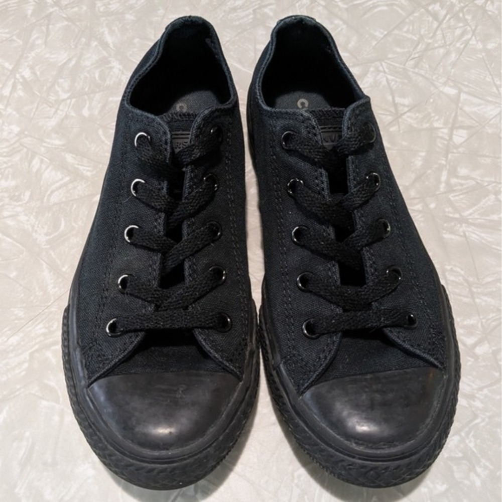 Converse Chuck Taylor All Star‎ Low Top Triple Black Youth Shoes Size 2.5Y
